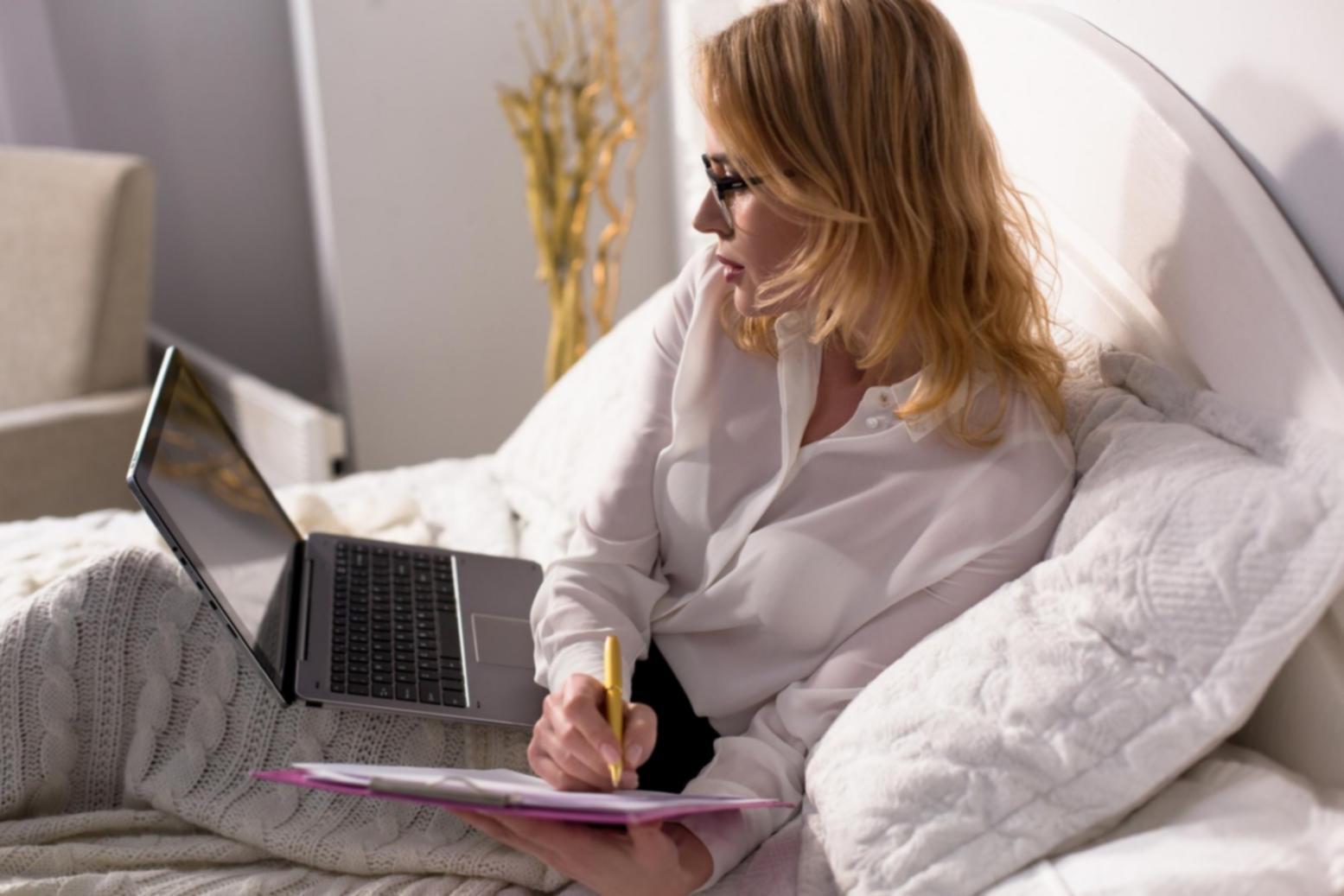 Sesión de análisis financiero con empresarios colombianos