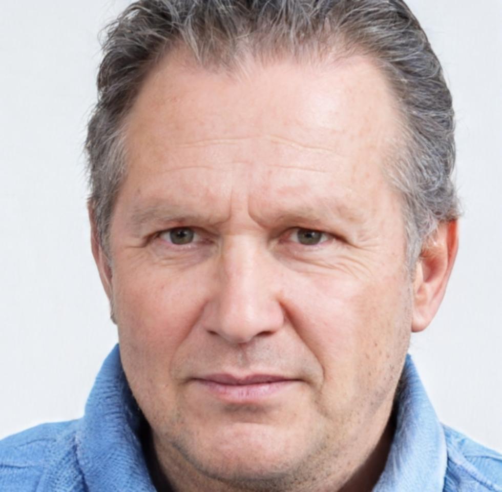 Retrato profesional de Germán Valdés